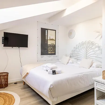 Apartment Welcome - Stunning 2-bedroom At 5 Minutes From Palais Des Festivals
